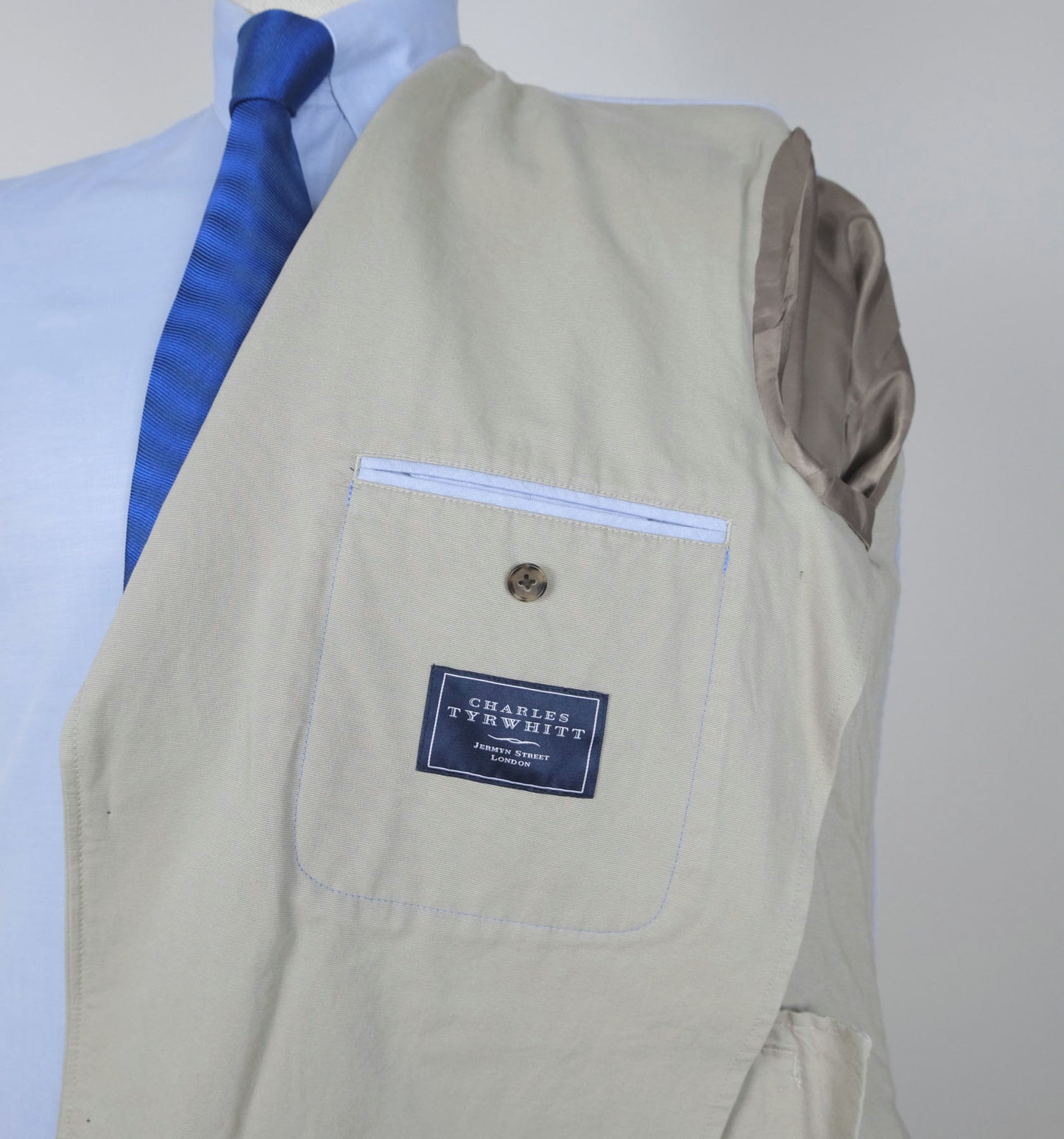 Charles Tyrwhitt, vaalea irtotakki, koko 54s