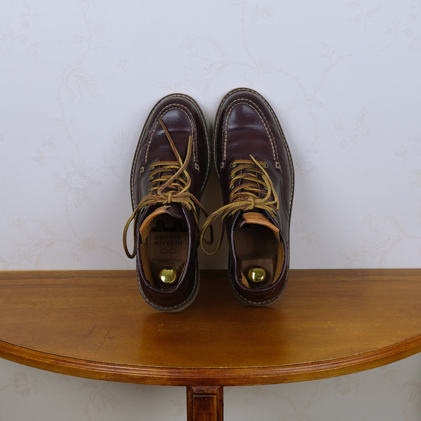 Coach, tummanpunaiset varsikengät, koko 42, Logger Boots