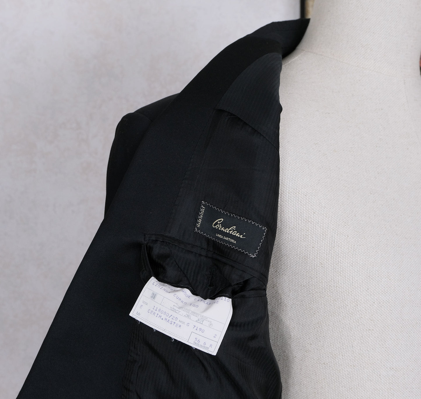 Corneliani, frakki, koko 56, kuivapesty, kuin uusi