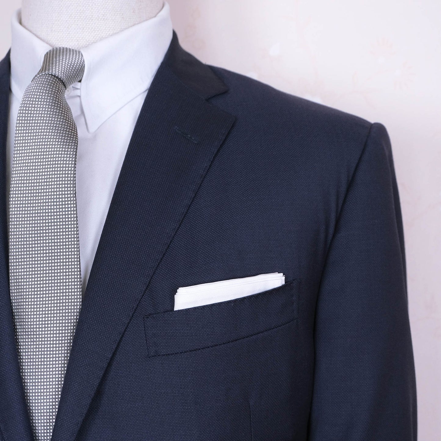 Corneliani, tummansininen irtotakki, koko 54, hienoa villaa