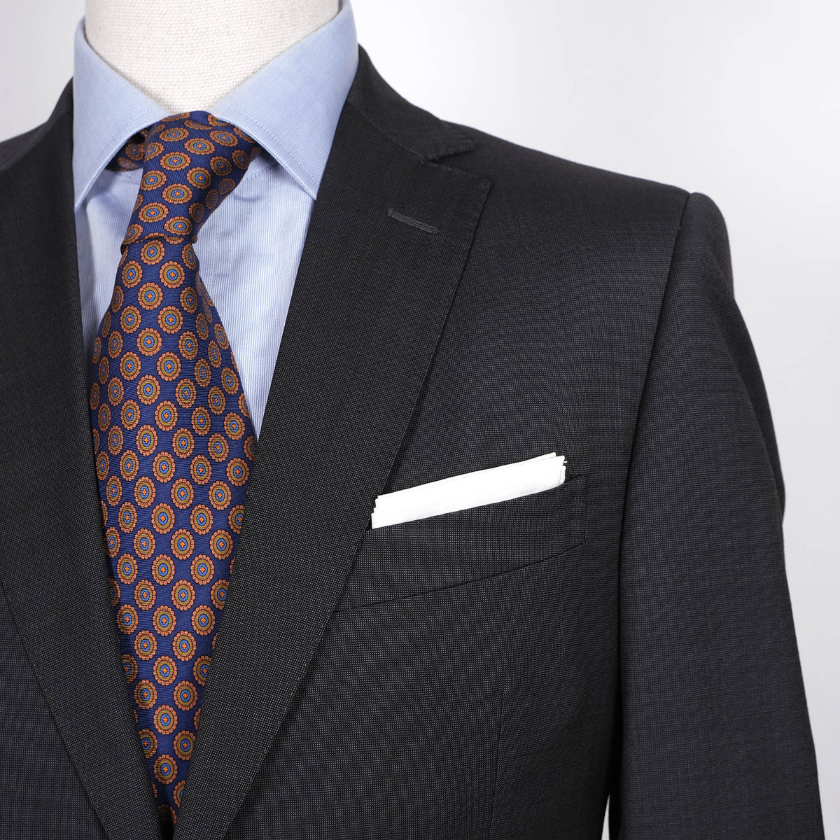 Ermenegildo Zegna, tumma puku, koko 48, hoikka leikkaus