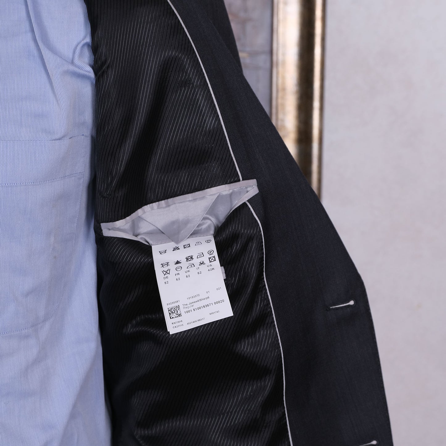 Hugo Boss, tumma puku, koko 52, musta-harmaa