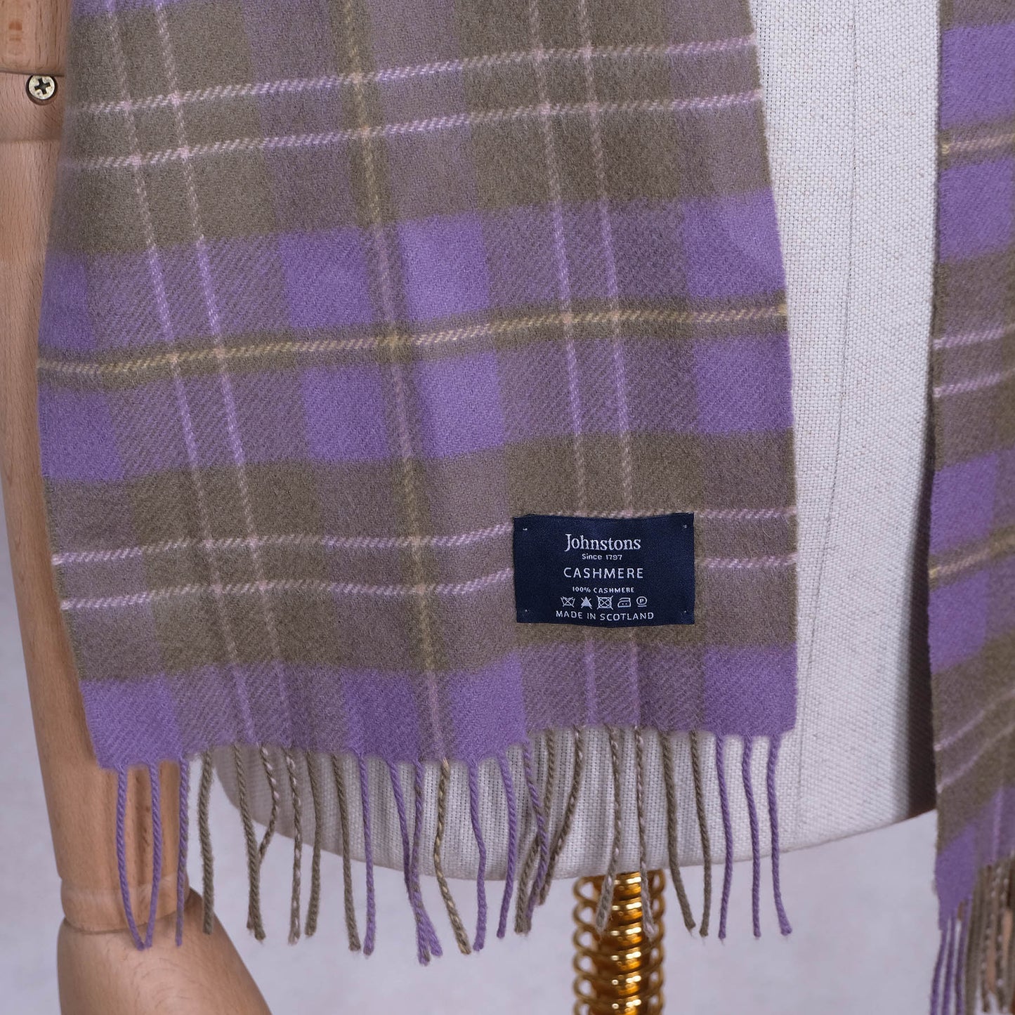 Johnston's of Elgin, violetti kaulaliina, kashmirvillaa