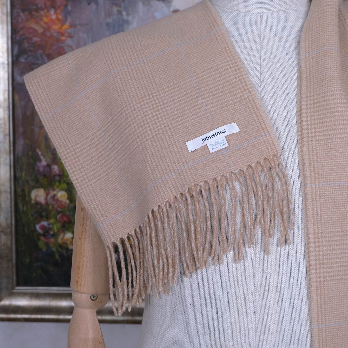 Johnston's of Elgin, beige kaulaliina, merinovillaa ja kashmiria