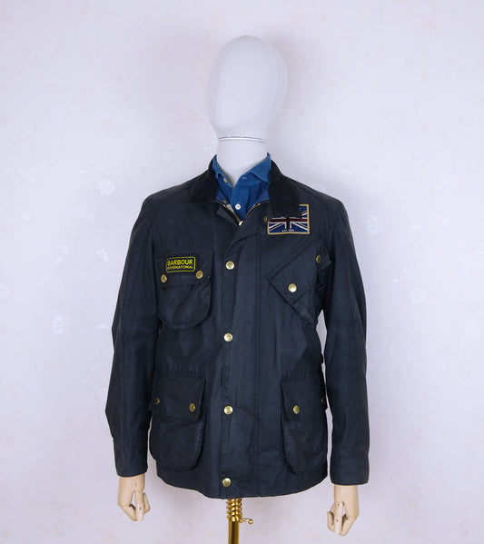 Barbour, sininen vahakangastakki, koko S, International, tehty Englannissa