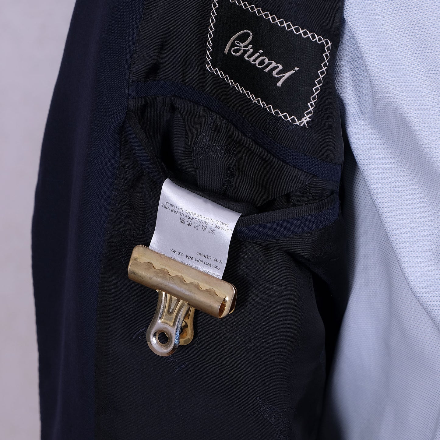 Brioni, käsintehty tumma puku, koko 54, ovh 4900 e