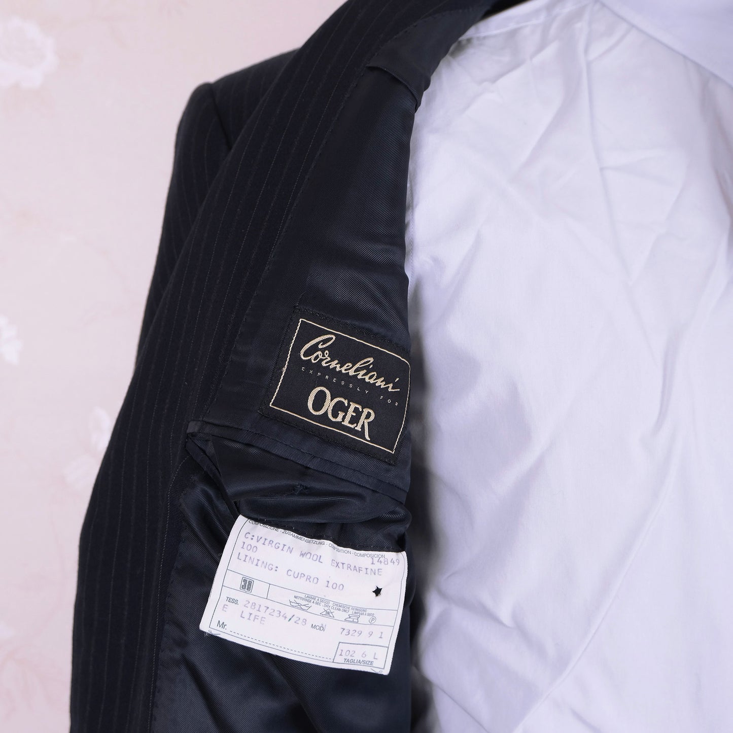 Corneliani, dark blue stripe suit, size 42UK, long cut