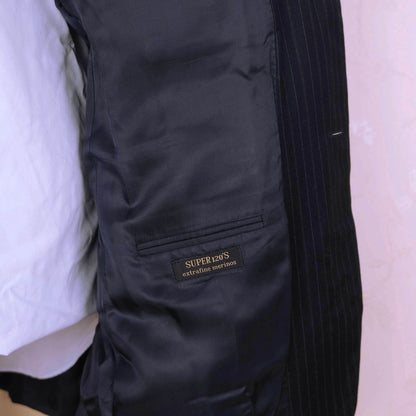 Corneliani, tumma puku, koko 52, pitkä mitoitus, liituraita