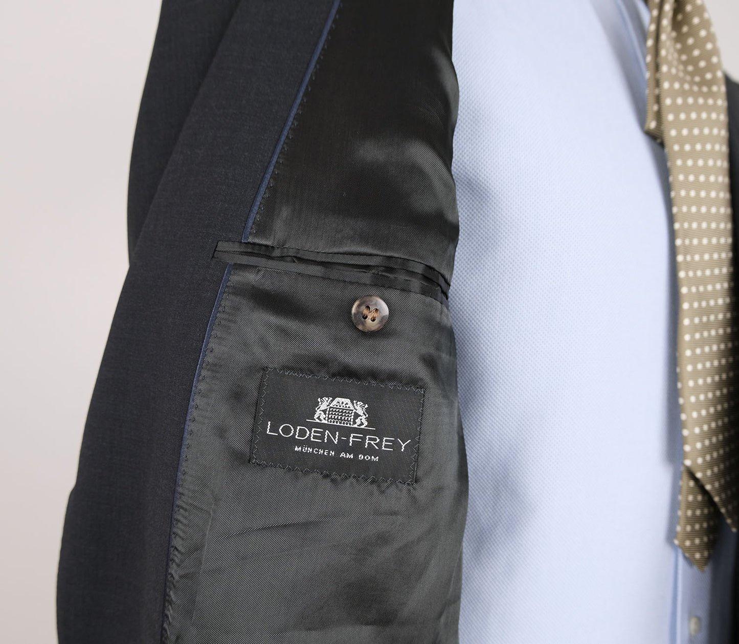 Eduard Dressler, dark grey suit, size 46S UK