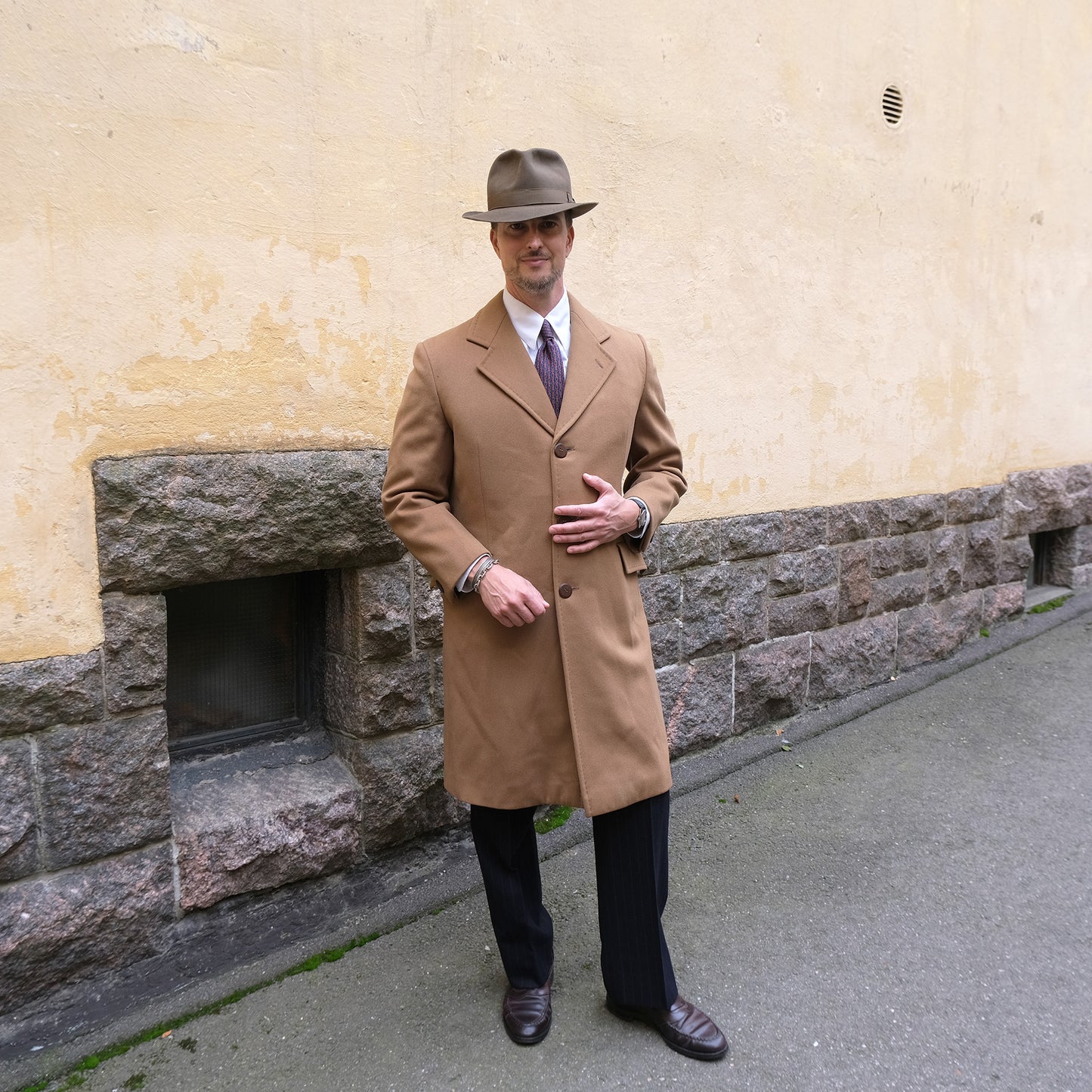 Vaatturiliike Villa, käsintehty vaalea villakangastakki, koko 50, vintage