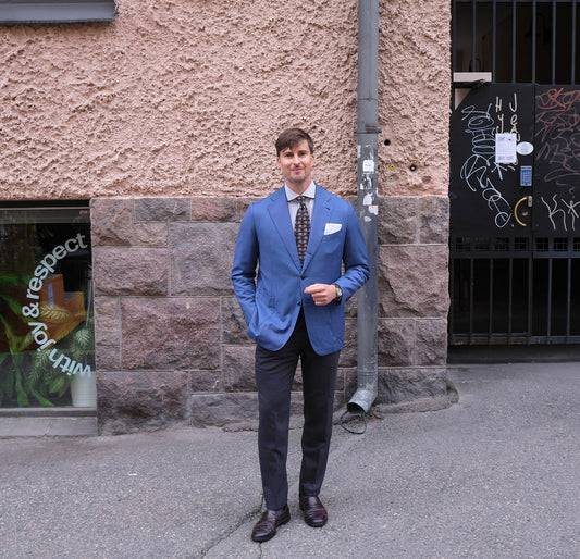 Vaatturiliike Sauma, upea sininen irtotakki, koko 52, käsin viimeistelty