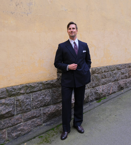 Chester Barrie, käsintehty tumma puku, koko 54, liituraita