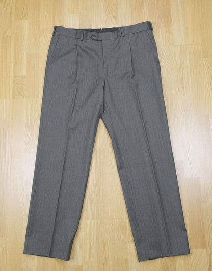 Lutwyche, harmaa puku, koko 52, ovh 3900 e