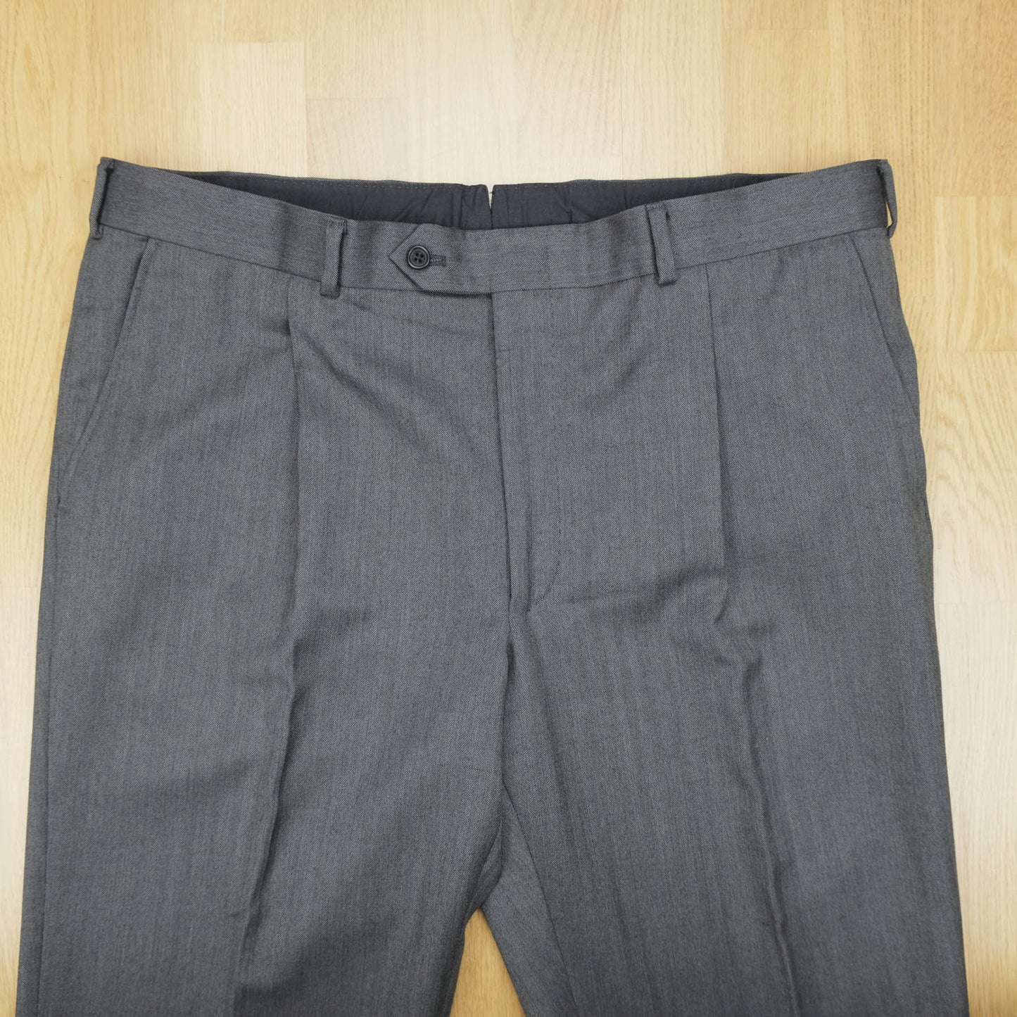 Lutwyche, harmaa puku, koko 52, ovh 3900 e