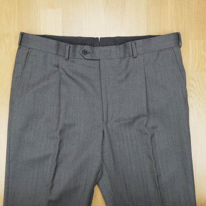 Lutwyche, harmaa puku, koko 52, ovh 3900 e