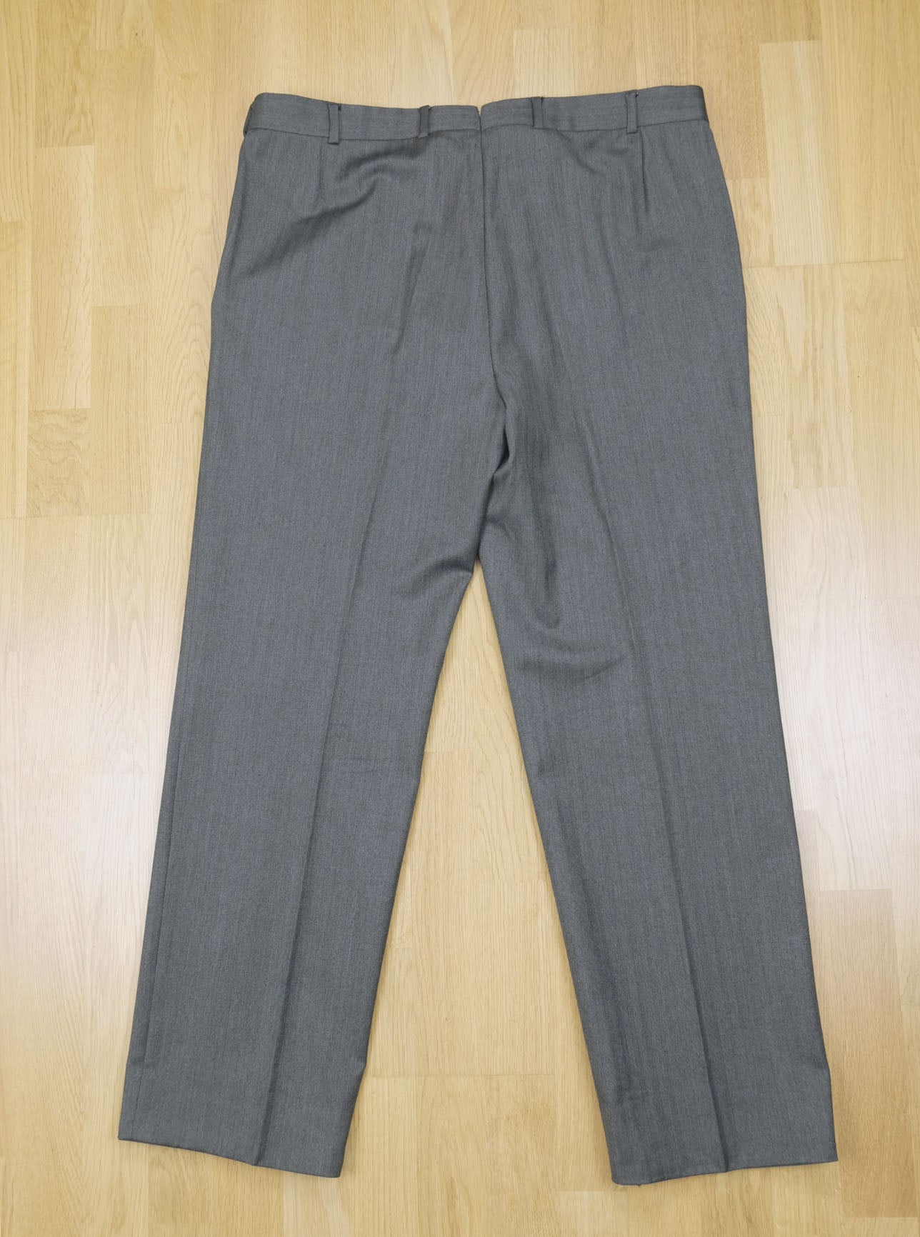 Lutwyche, harmaa puku, koko 52, ovh 3900 e