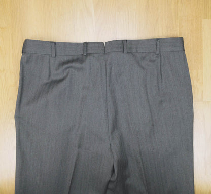 Lutwyche, harmaa puku, koko 52, ovh 3900 e