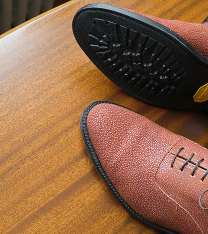 Carmina​,​ black oxford shoes,​ shell cordovan​,​ size 42EU​,​ RRP 775 e