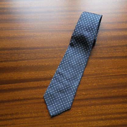 Brooks Brothers, sininen solmio, silkkiä, tehty USA:ssa