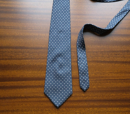 Brooks Brothers, sininen solmio, silkkiä, tehty USA:ssa