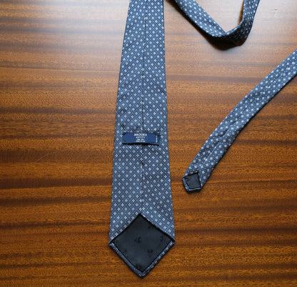 Brooks Brothers, sininen solmio, silkkiä, tehty USA:ssa