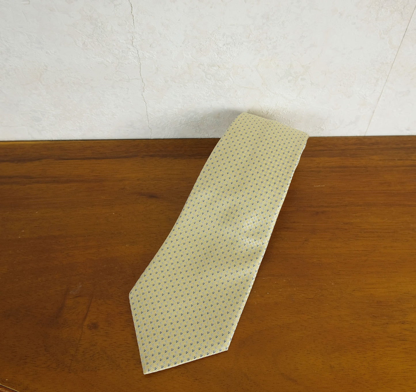 Louis Vuitton, light-colored tie, made in Italy, like new