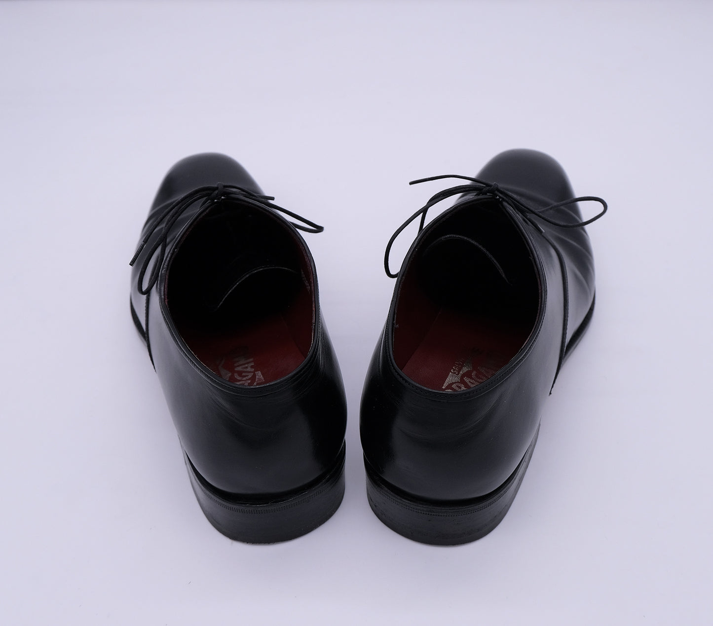 Salvatore Ferragamo, mustat pukukengät, koko 43, harvinainen malli