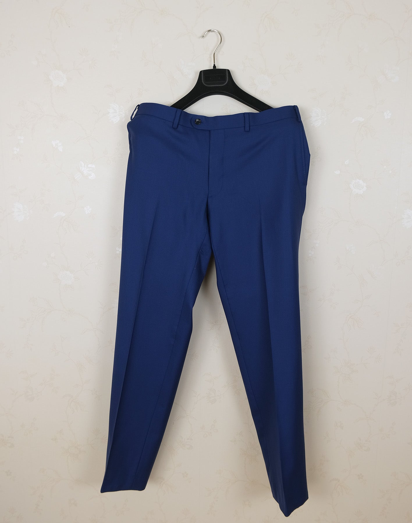 Skabo Oslo, bright blue suit, size 42UK, strong colour