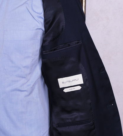 Suitsupply, tumma puku, koko 48, kuin uusi