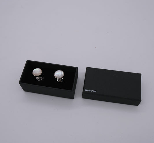 Suitsupply, kalvosinnapit, hopeaa ja helmiäistä