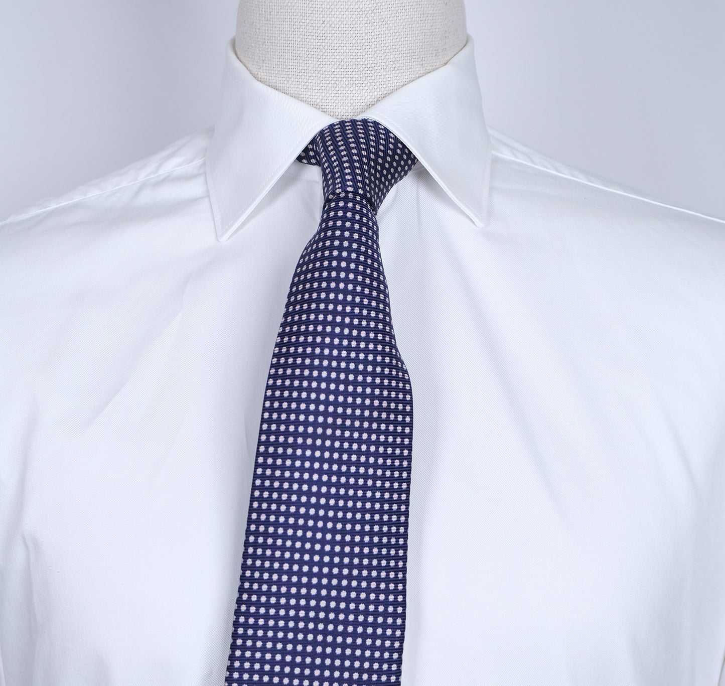 Suitsupply, valkoinen kauluspaita, koko 39, ranskalaiset kalvosimet