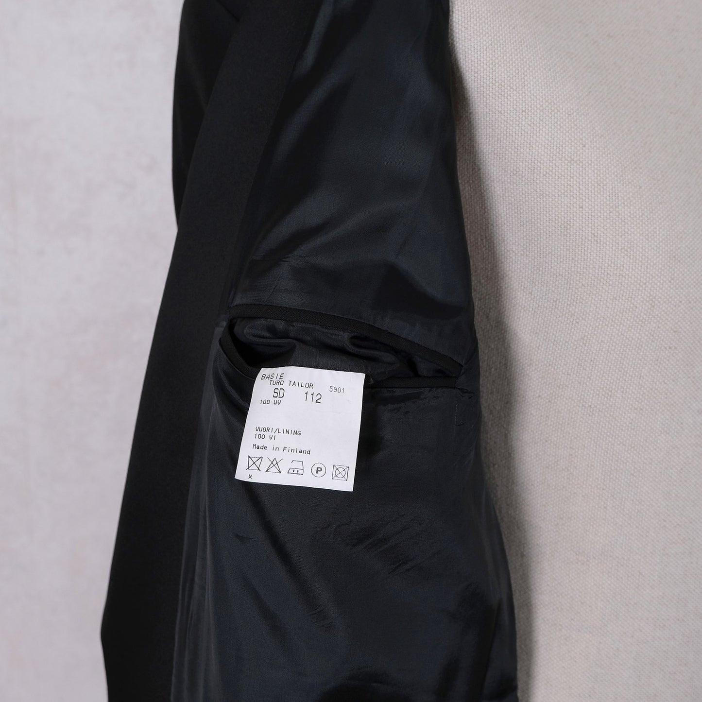 Turo Tailor, käytetty smokki, koko 56, tehty Suomessa