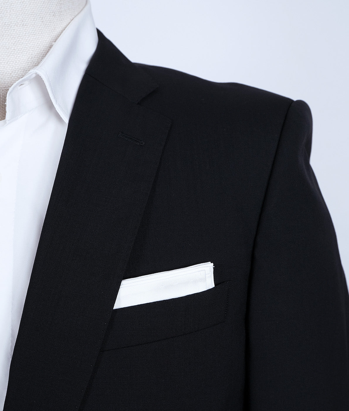 Gieves & Hawkes, musta klubitakki, koko 50, helmiäisnapit