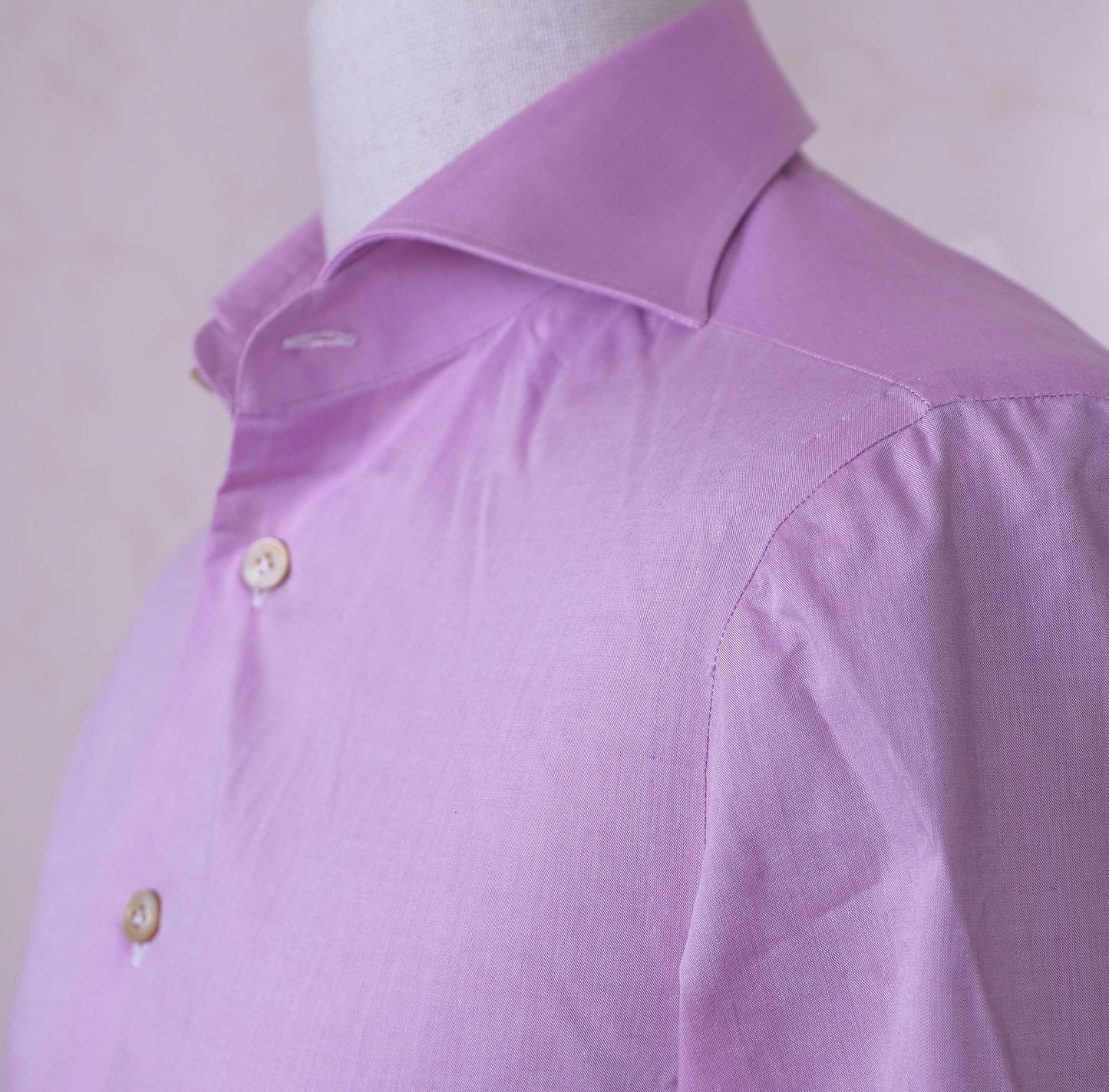 Kiton, laventelin värinen kauluspaita, koko 39, käsin ommeltu