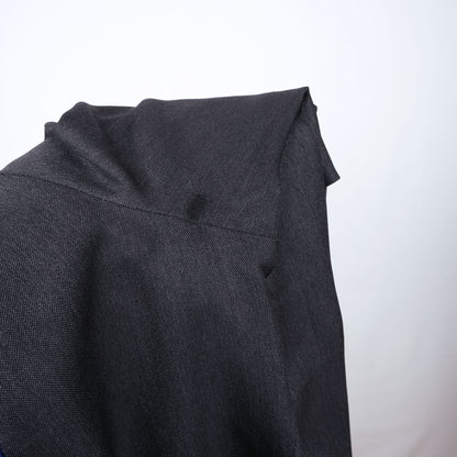 Vaatturiliike Sauma, tummanharmaa puku, koko 50, lyhyempi
