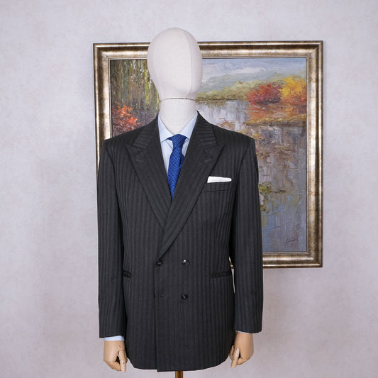 Vaatturinliike Sundstedt, harmaa puku, koko 54, suomalaista käsityötä