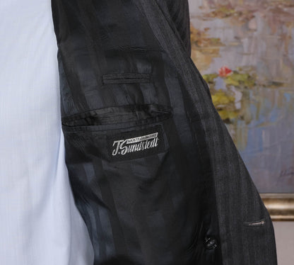 Vaatturinliike Sundstedt, harmaa puku, koko 54, suomalaista käsityötä