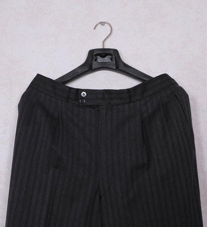 Vaatturinliike Sundstedt, harmaa puku, koko 54, suomalaista käsityötä